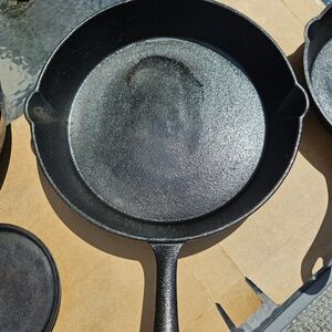 Premium Cast Iron Skillet - Classic Black